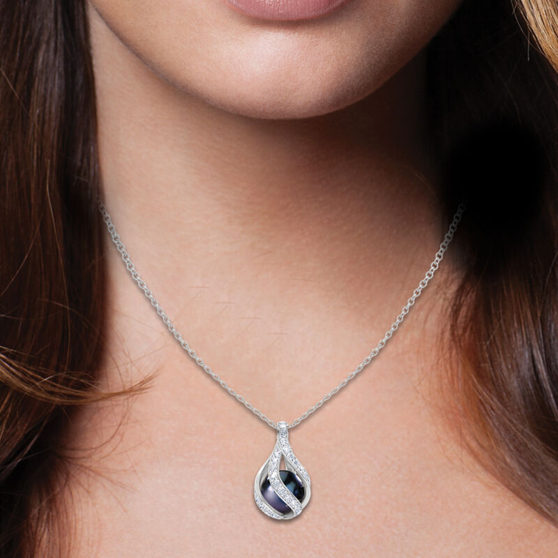Collier de perles noires et de diamants Love's Embrace